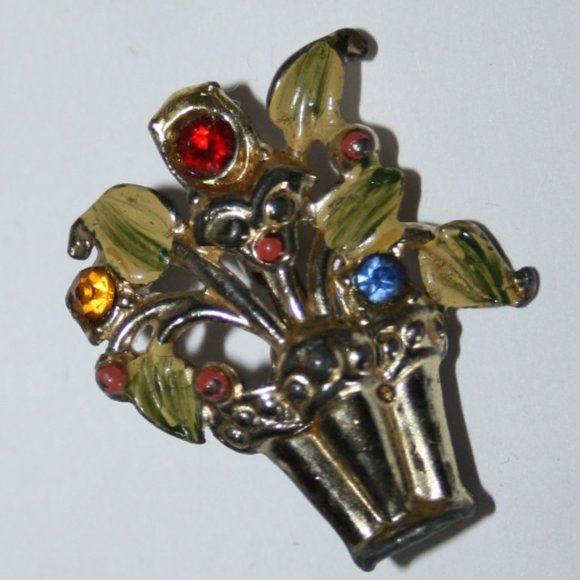 Vintage Jewelry - Vintage gold rhinestone flower basket brooch